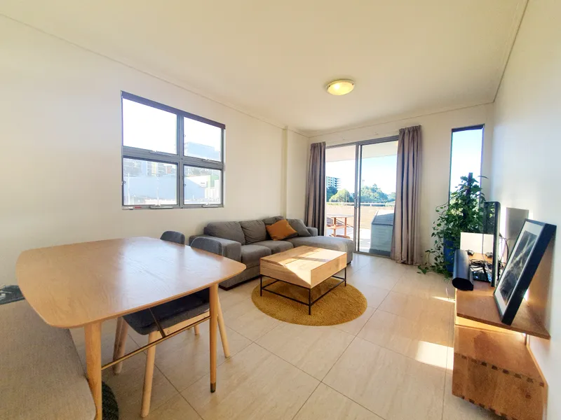 Oversized 1bed on the top floor