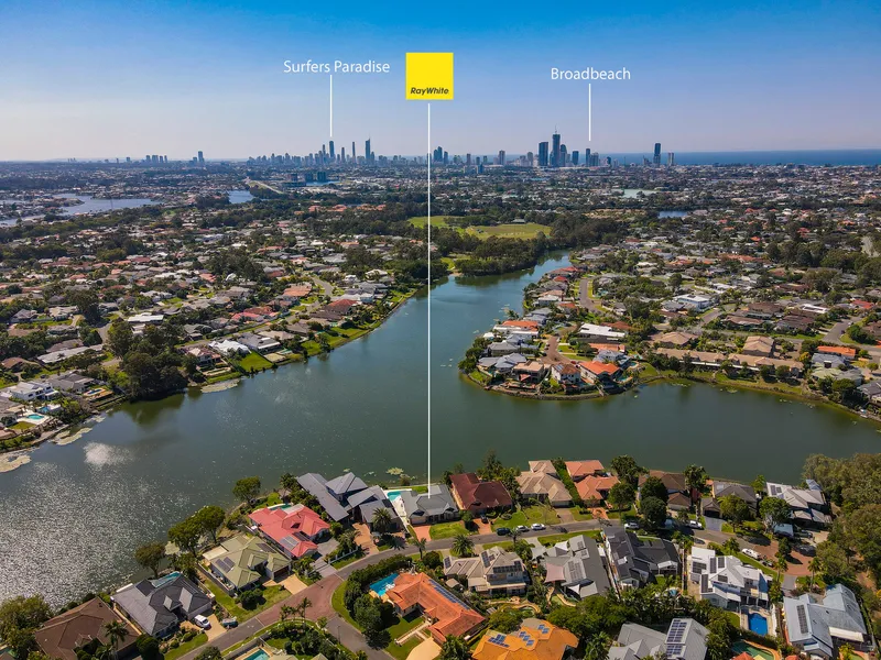 Magnificent Wide Water Views In Robina Quays