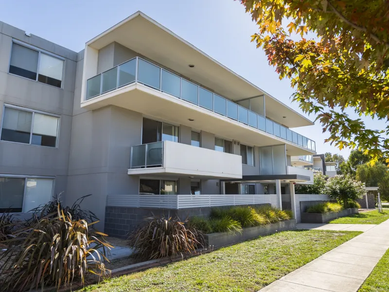 One Bedroom + Study in the heart of Bruce