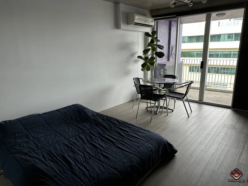 Partially furnished and spacious studio apartment located in the heart of the Valley