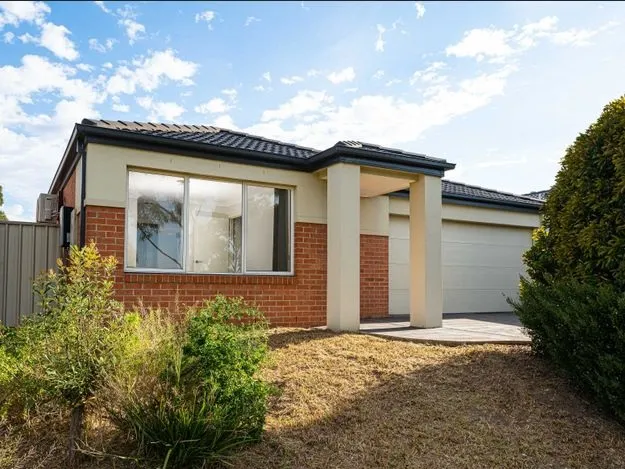 Home with Superb Family Space!!