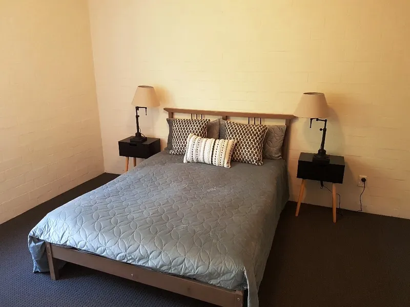 CLEAN 2 BEDROOM FURNISHED UNIT