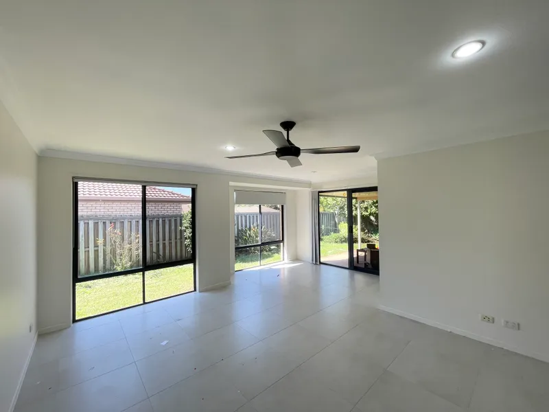 LOW MAINTENANCE 4 BED LOWSET BRICK HOME