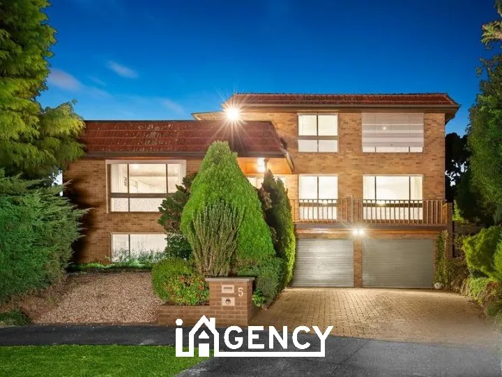 THREE-STOREY FAMILY LIVING IN WHEELERS HILLS SCHOOL ZONE!!!
