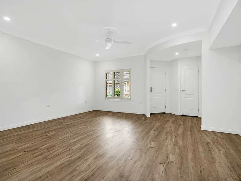 Sunny villa amongst beautiful gardens