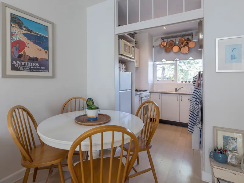 North-Facing Apartment in Vast Garden Surrounds