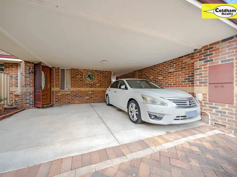 Single Level, Easy Care Home in a Quiet Handy Location. No Strata fees !
