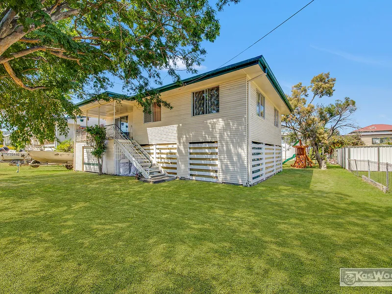 CLASSIC SPACIOUS 3 BEDROOM CHAMFER BOARD HOME WITH A LARGE FRONT DECK ON CONCRETE STUMPS,