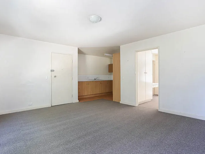 Spacious 1 Bed - Walking distance from the Yarra!