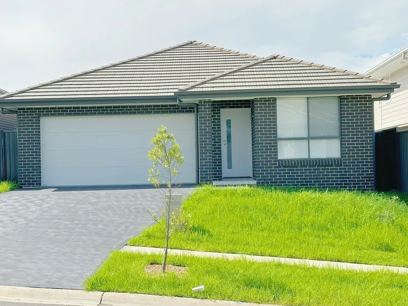 Brand new 4 bedroom, 2 bathroom house with a double garage in the beautiful suburb of Cobbitty!!