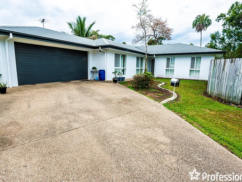 Beautifully Maintained Family Home!