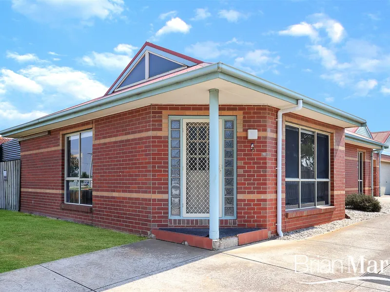 Three Bedroom Unit In Great Location