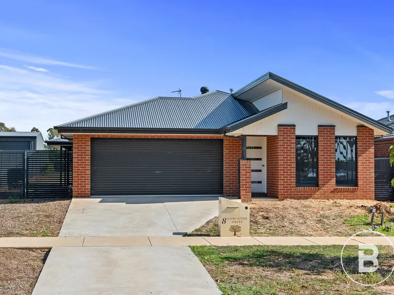 THREE BEDROOM HOME WITH LARGE BACKYARD & TWO LIVING