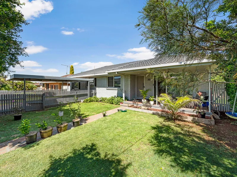 Beautifully Presented 4 Bedroom Home, Location, Location, Location!