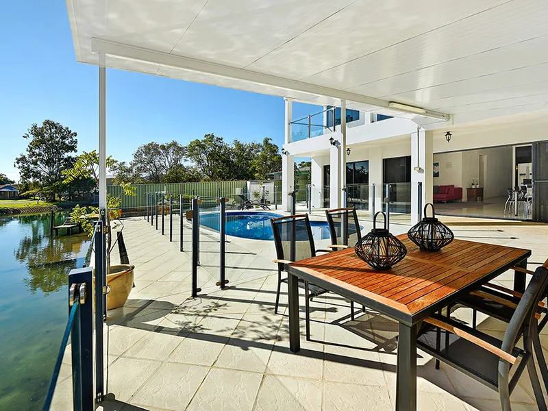 6 BEDROOM + OFFICE MAIN RIVER NORTH FACING WATERFRONT HOME