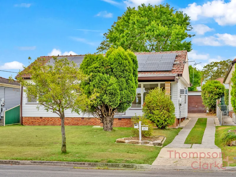 SPACIOUS FAMILY HOME & IDEALLY SITUATED!