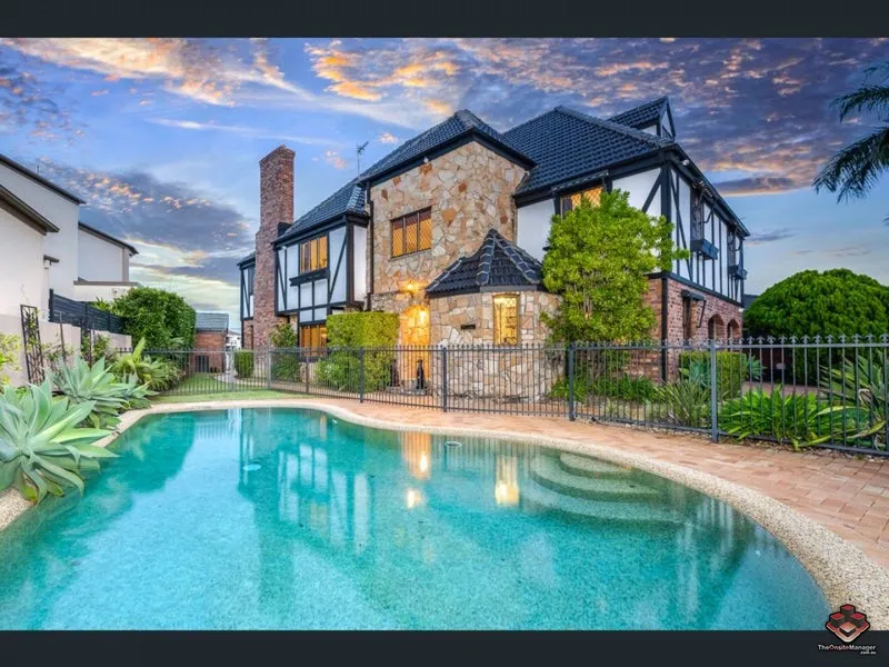 WATERFRONT FAMILY HOME