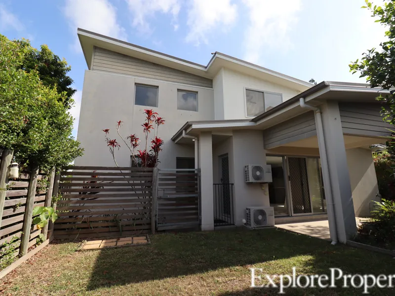 Modern Townhouse in Ooralea