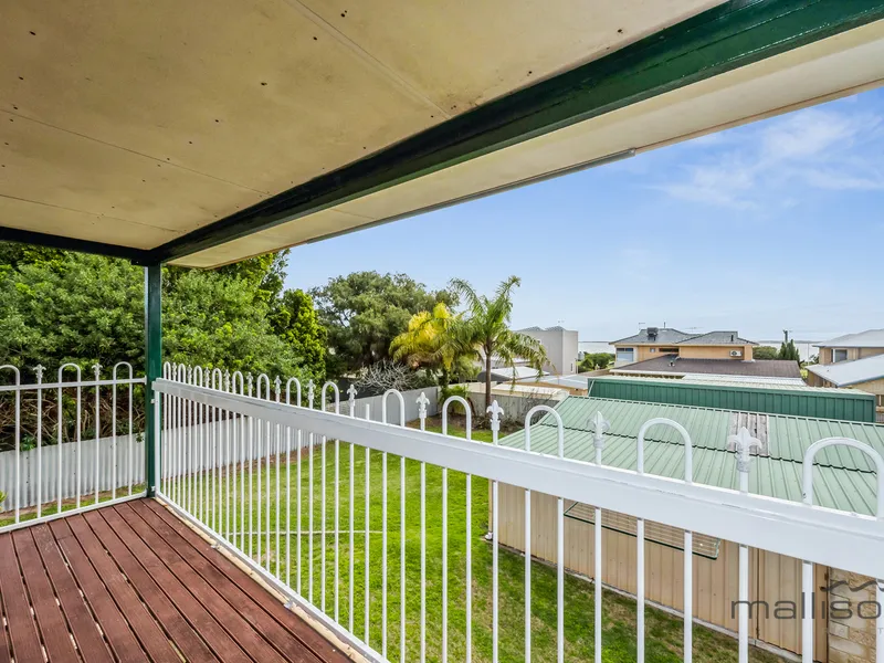 VIEWS TO ROCKINGHAM BEACH