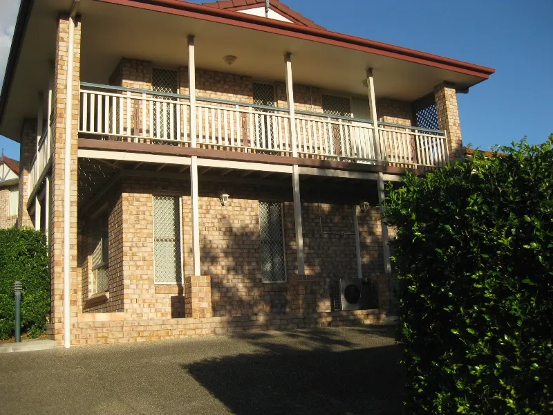 Spacious 2 bedroom Townhouse in quiet complex of four