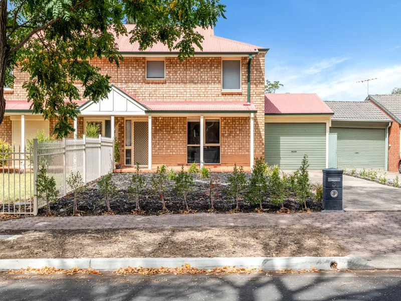 TORRENS TITLE RESIDENCE IN OUTSTANDING LOCATION!