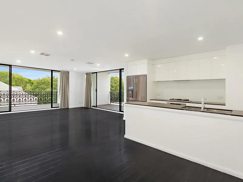 Desirable spacious modern tri-level townhouse in an enviable location