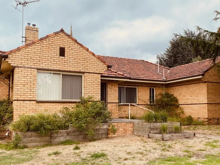 Spacious Four Bedroom Home, with Gardener Included - PERIODIC LEASE ONLY
