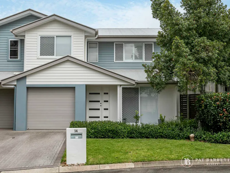 Bright-Spacious-Private Courtyard   