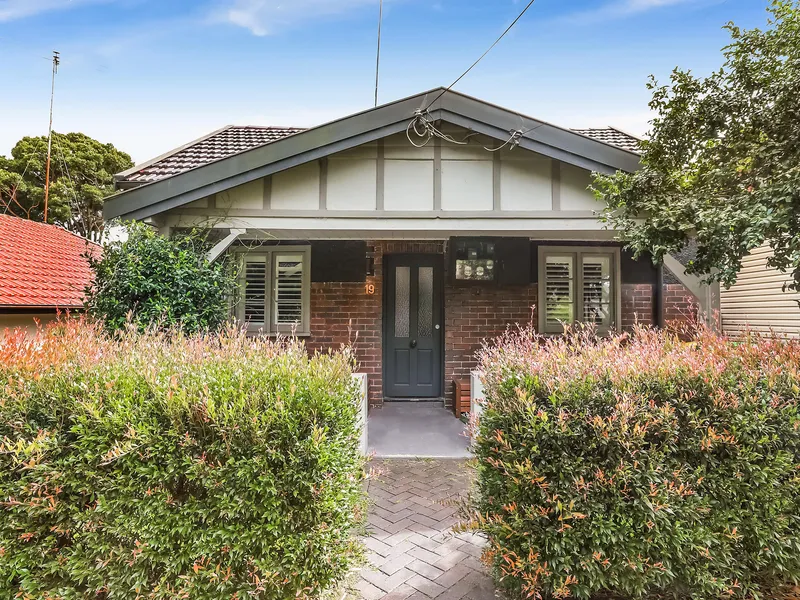 Charming Californian Bungalow, Enormous Rear Yard - 1.2km To Coogee Beach