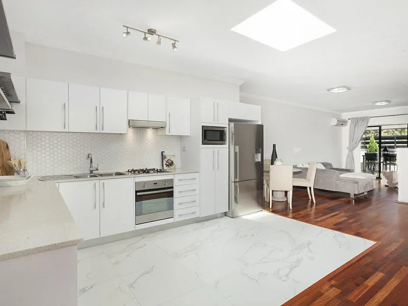 Modern 2 bedroom unit