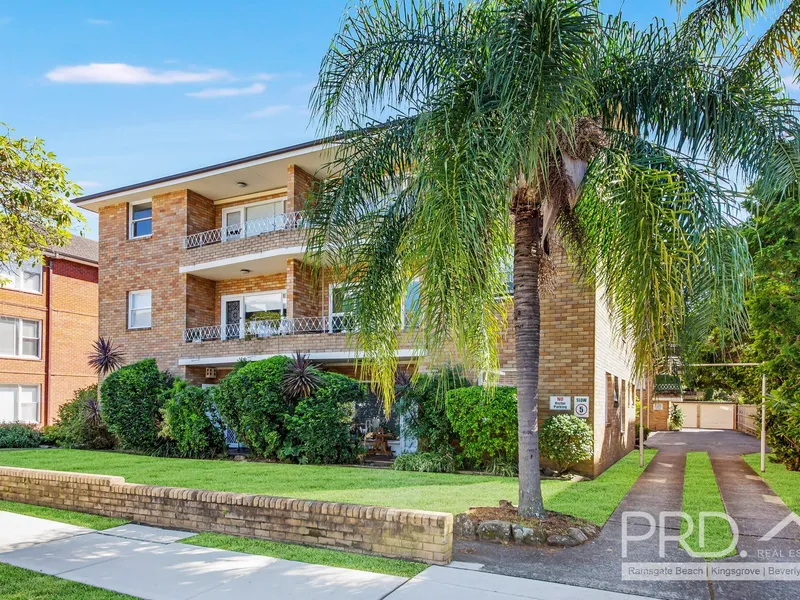 FOOTSTEPS TO THE WATERS EDGE 