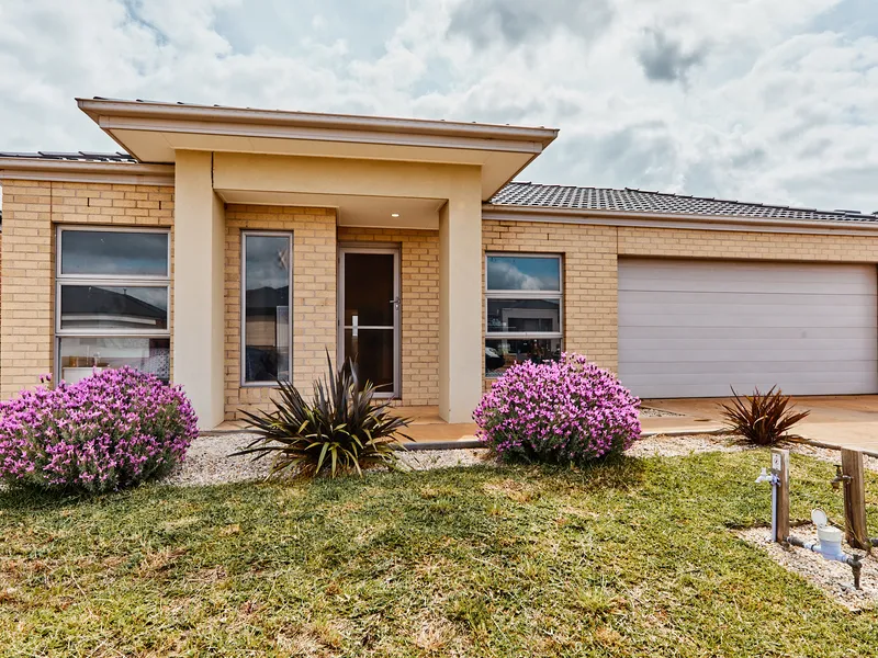 Beautiful 4 bedroom house near Melton Station & Get 25% stamp duty waiver