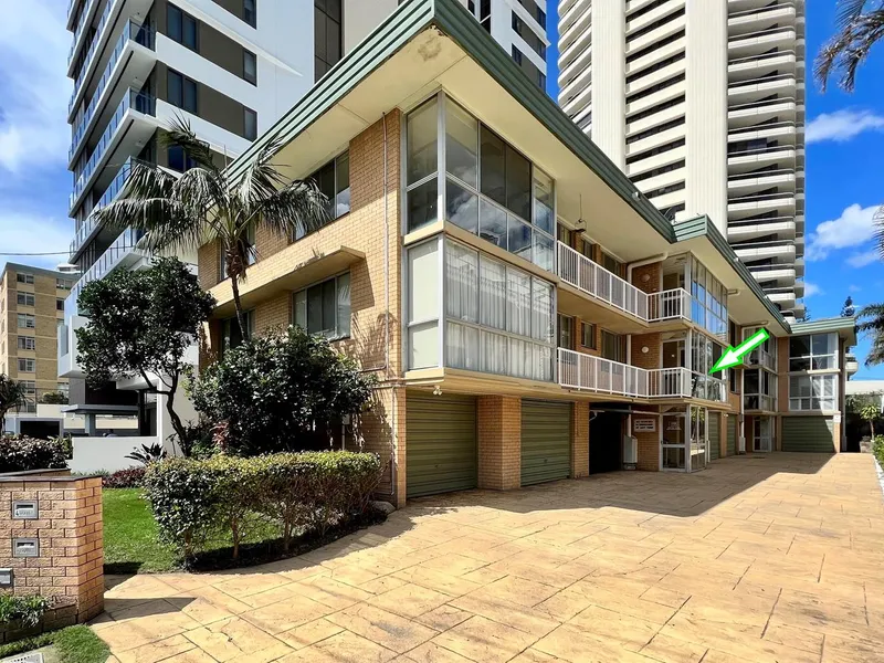 LOW RISE APARTMENT ONLY 100M TO THE BEACH