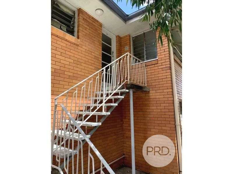 BUDGET FRIENDLY - BORDERING WOOLOOWIN AND CLAYFIELD