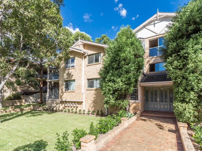 EXCELLENT 1st FLOOR UNIT FOR AN ASTUTE BUYER OR INVESTOR!!! CLOSE TO STATION AND ALL AMENITIES