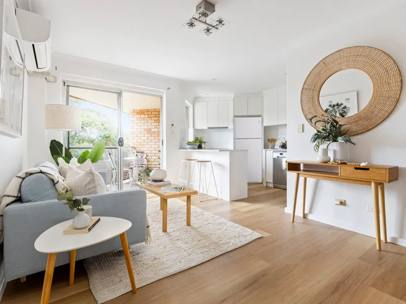 Spacious apartment on prized beachside street