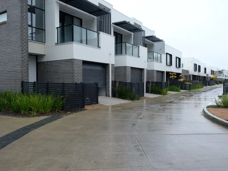 BRAND NEW TOWNHOUSE IN SPRINGVALE FOR RENT (Unfurnished)