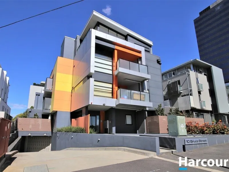 Perfect Location Only A Short Stroll To Box Hill Central!