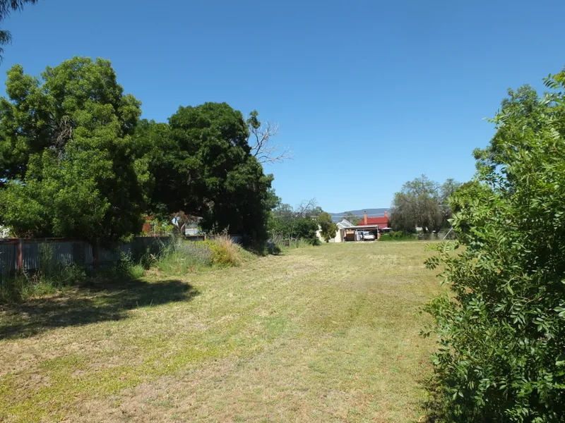 AS RARE AS HEN'S TEETH (!) 1014sqm (approx) VACANT LAND
