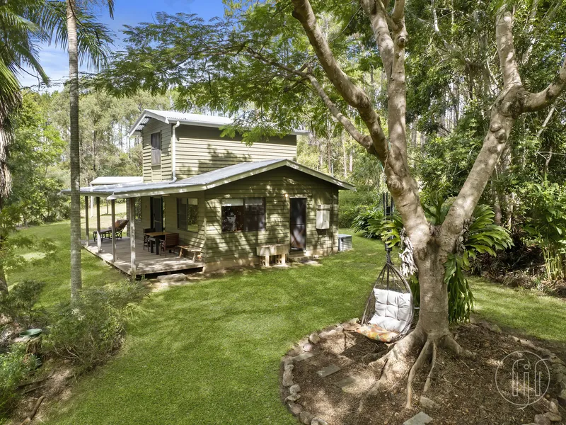 PARKLAND COTTAGE WITH CREEK FRONTAGE