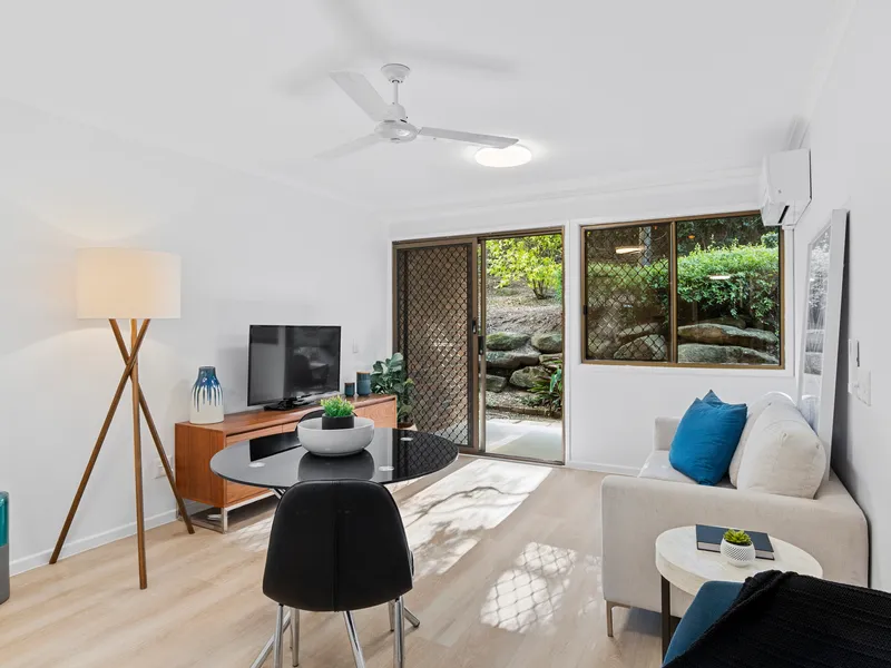 Open-plan one-bedroom apartment living