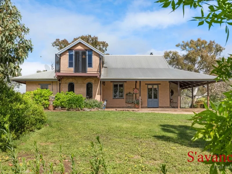 Unique home in stunning location - 21.44 HA