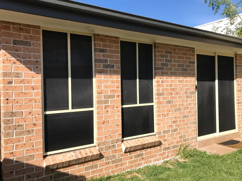 WATER & LAWN MAINTENANCE INCLUDED IN RENT !!