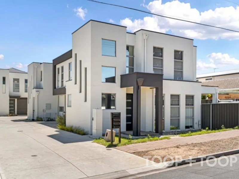 Beautifully Designed Townhouse in Prime Location