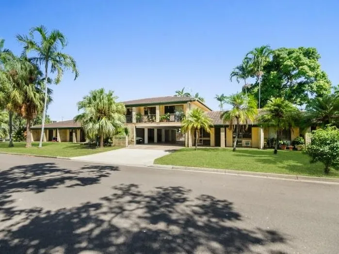 Tidy ground floor unit, close to amenities