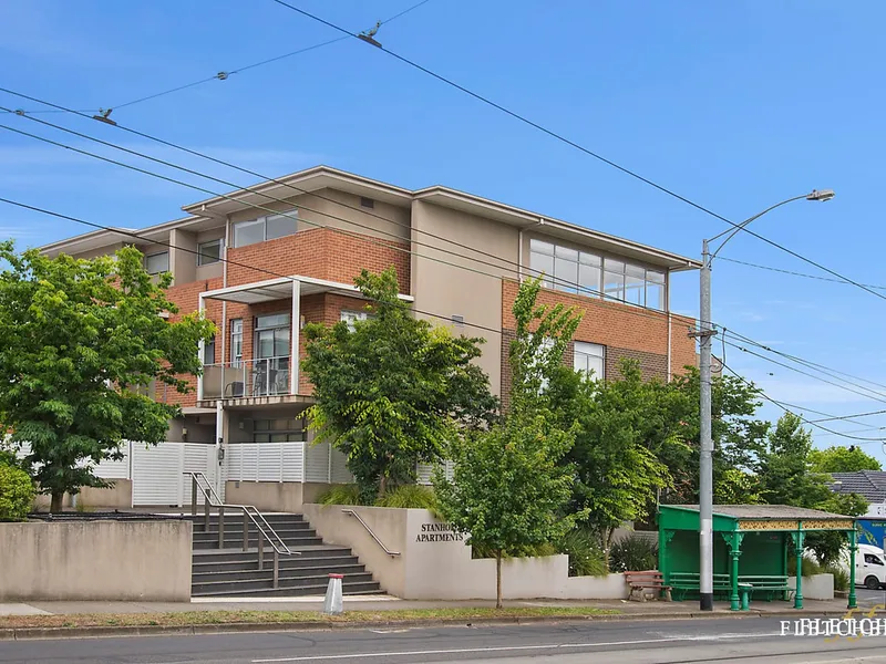 Modern 1 bedroom apartment with views of MT Dandenong!