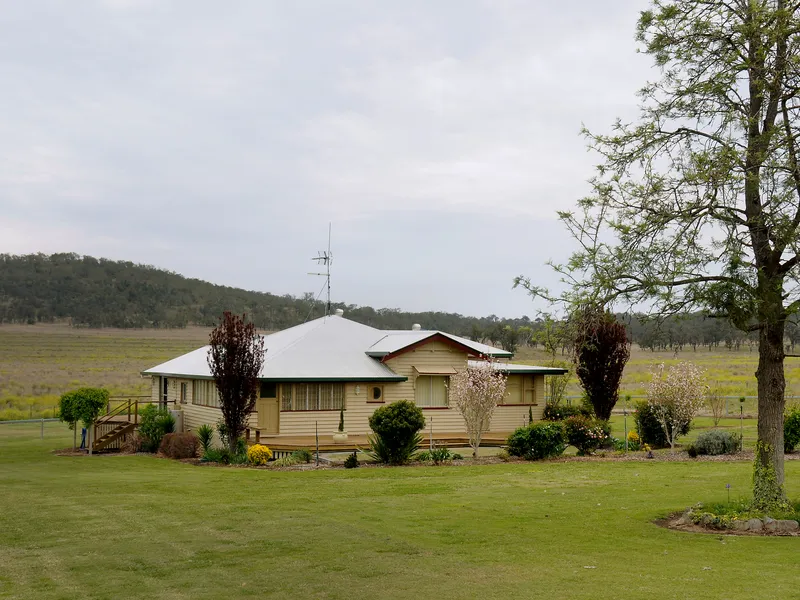 160 Acres, Quality Home and Quality Country