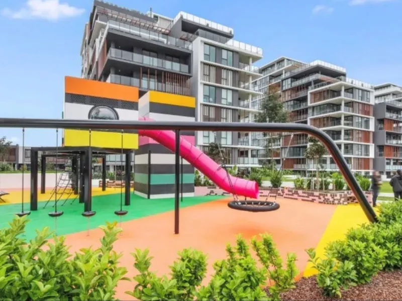 Modern Apartment with District City Views!