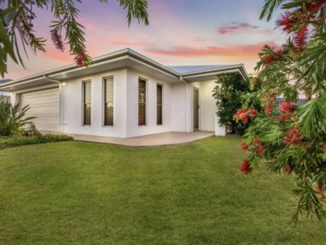 MODERN HOUSE/ FULLY AIRCONDITIONED