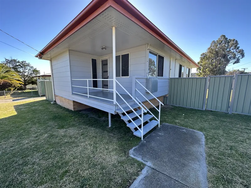 3 BEDROOM HOUSE IN TOWN